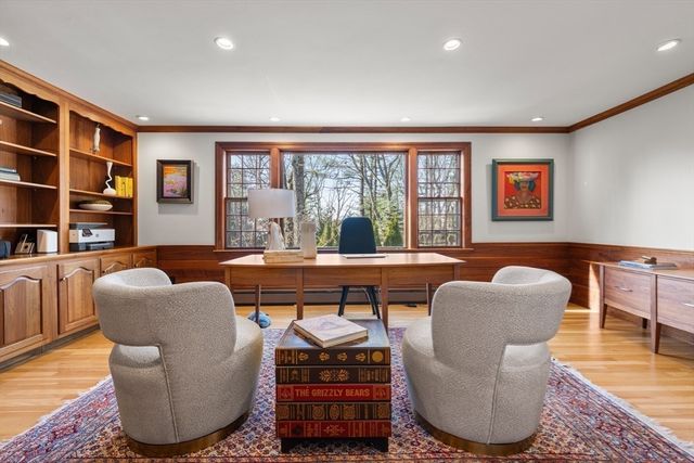 84 Royalston Rd, Wellesley, MA 02481