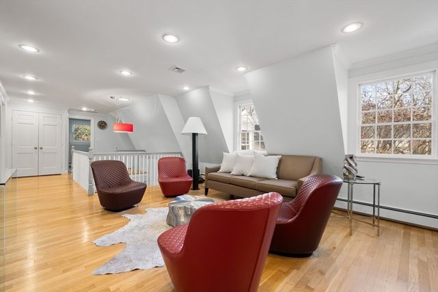 84 Royalston Rd, Wellesley, MA 02481