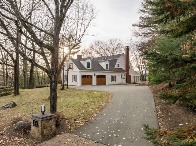 84 Royalston Rd, Wellesley, MA 02481