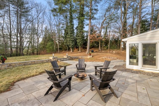 84 Royalston Rd, Wellesley, MA 02481