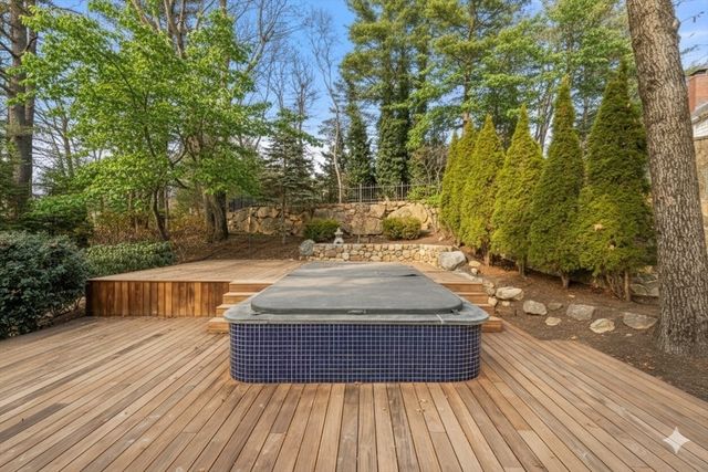 84 Royalston Rd, Wellesley, MA 02481