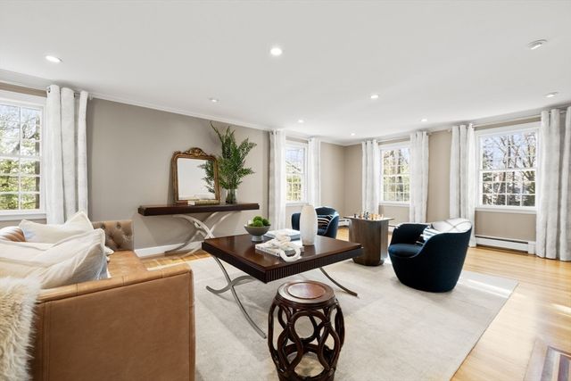 84 Royalston Rd, Wellesley, MA 02481