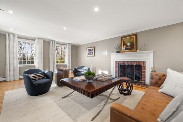 84 Royalston Rd, Wellesley, MA 02481