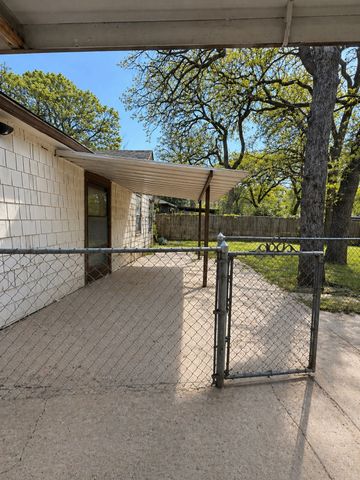 1801 Robinwood Drive, Fort Worth, TX 76111