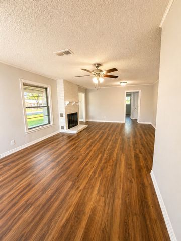 1801 Robinwood Drive, Fort Worth, TX 76111