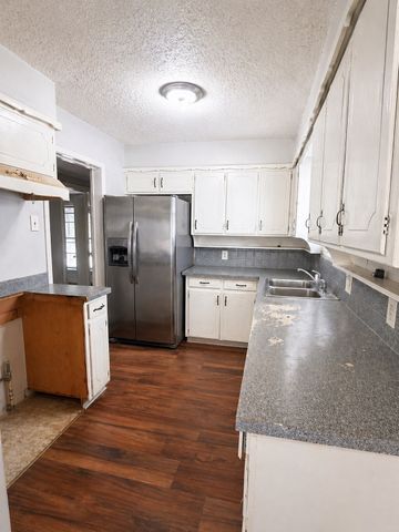 1801 Robinwood Drive, Fort Worth, TX 76111