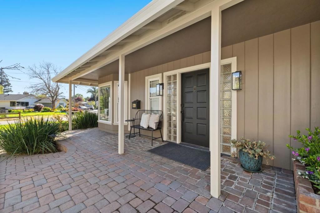 Image 4 of property listing at 6 El Sereno Drive, San Carlos, CA 94070