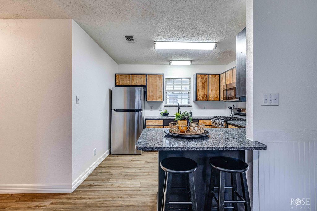 Image 10 of property listing at 210 W 10th Street, San Angelo, TX 76903