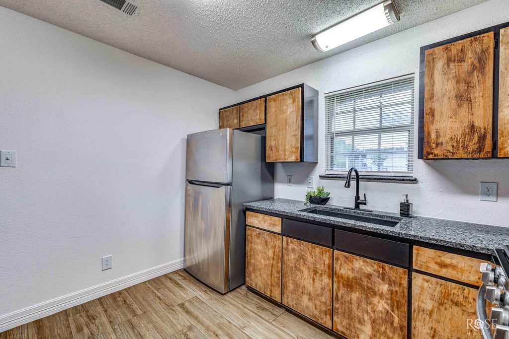 Image 12 of property listing at 210 W 10th Street, San Angelo, TX 76903
