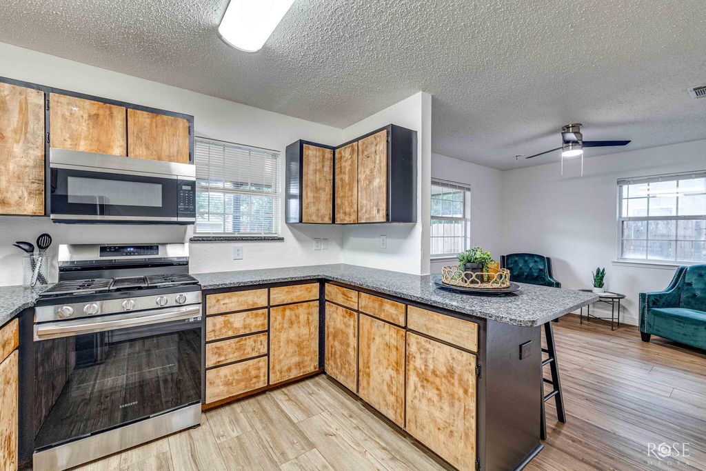 Image 13 of property listing at 210 W 10th Street, San Angelo, TX 76903