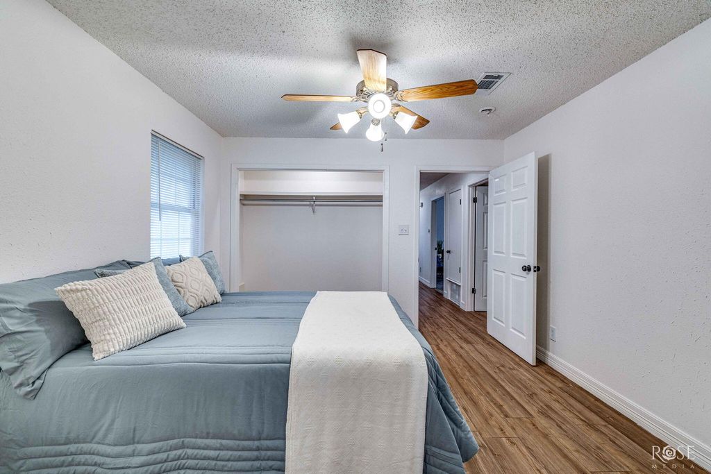 Image 15 of property listing at 210 W 10th Street, San Angelo, TX 76903