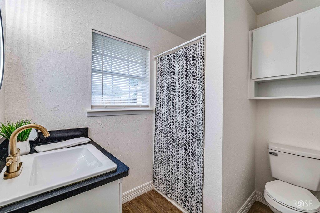 Image 18 of property listing at 210 W 10th Street, San Angelo, TX 76903