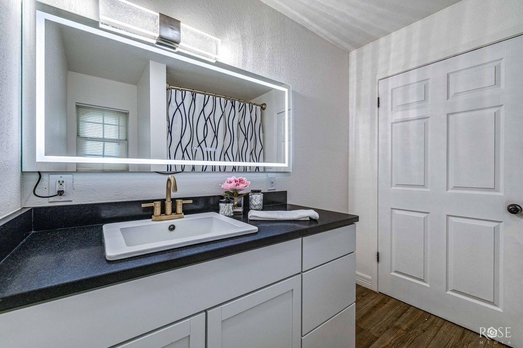 Image 22 of property listing at 210 W 10th Street, San Angelo, TX 76903