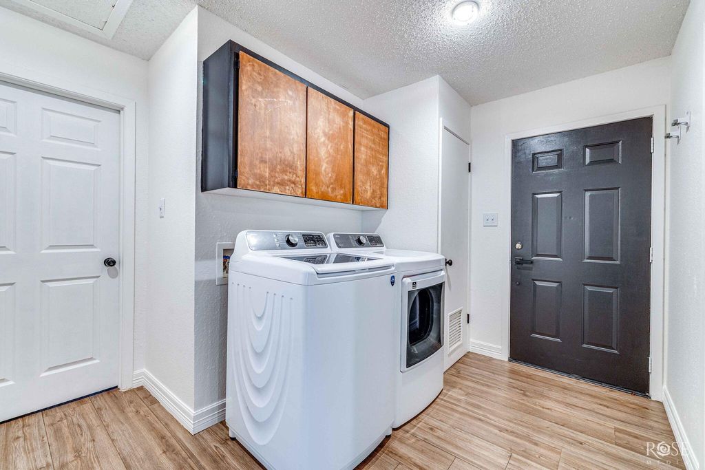 Image 24 of property listing at 210 W 10th Street, San Angelo, TX 76903