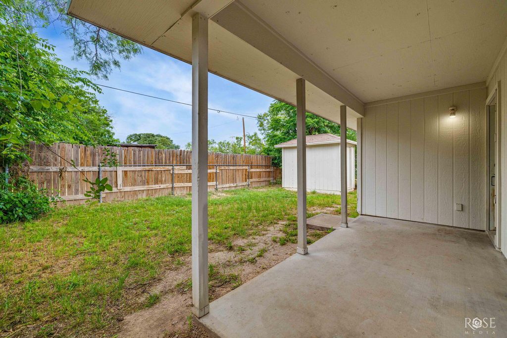 Image 25 of property listing at 210 W 10th Street, San Angelo, TX 76903