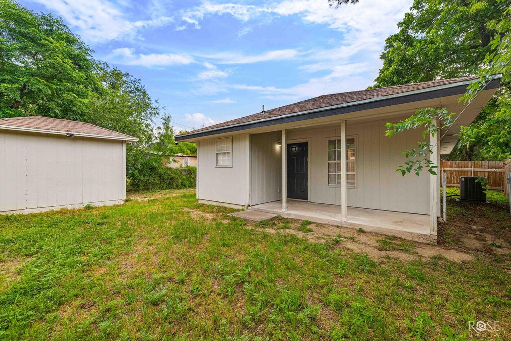 Image 26 of property listing at 210 W 10th Street, San Angelo, TX 76903