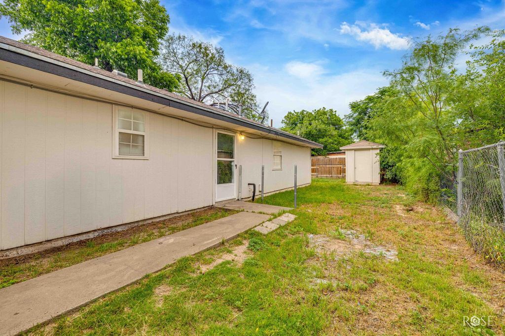 Image 30 of property listing at 210 W 10th Street, San Angelo, TX 76903
