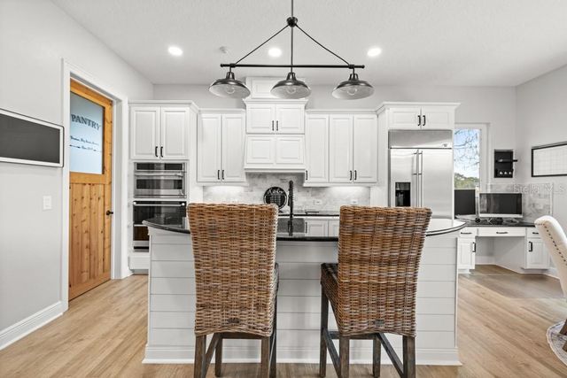 527 W BLUE WATER EDGE DRIVE, Eustis, FL 32736