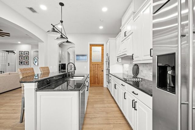 527 W BLUE WATER EDGE DRIVE, Eustis, FL 32736