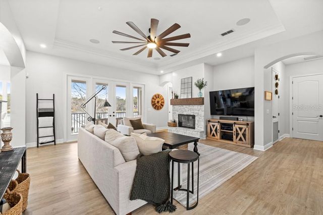 527 W BLUE WATER EDGE DRIVE, Eustis, FL 32736