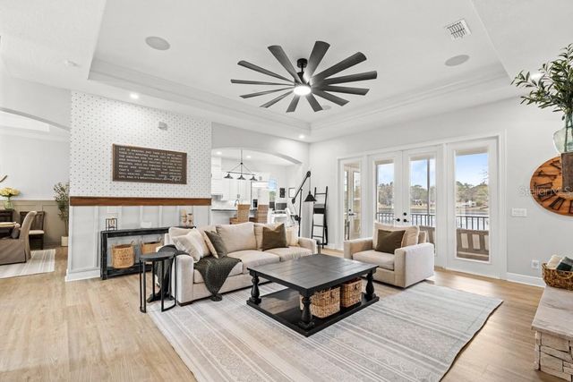 527 W BLUE WATER EDGE DRIVE, Eustis, FL 32736