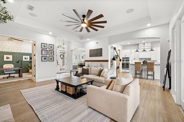 527 W BLUE WATER EDGE DRIVE, Eustis, FL 32736