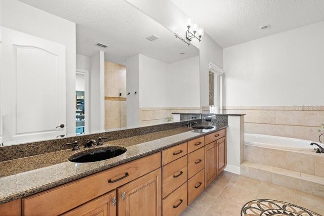 527 W BLUE WATER EDGE DRIVE, Eustis, FL 32736