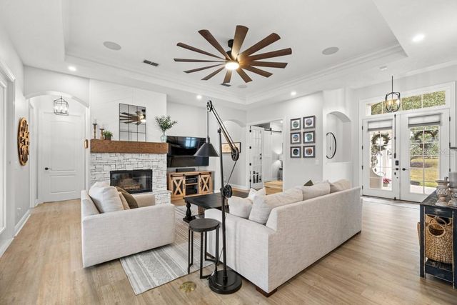 527 W BLUE WATER EDGE DRIVE, Eustis, FL 32736