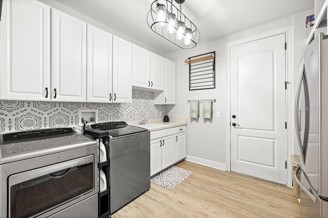 527 W BLUE WATER EDGE DRIVE, Eustis, FL 32736