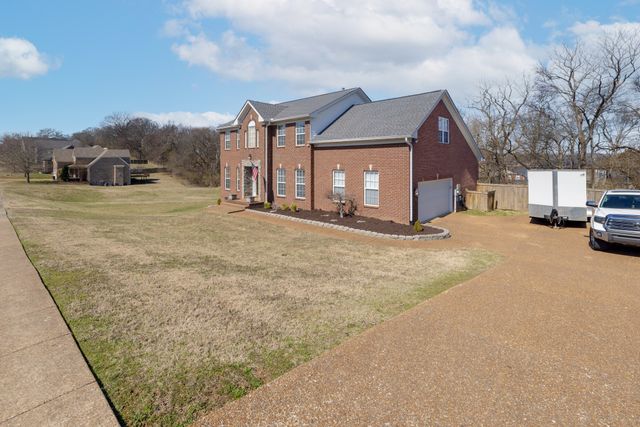 121 Buckhaven Dr, Hendersonville, TN 37075