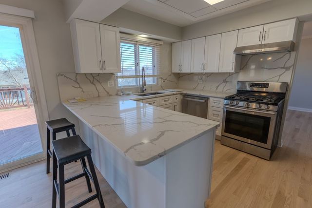 4345 Mumford Drive, Hoffman Estates, IL 60192