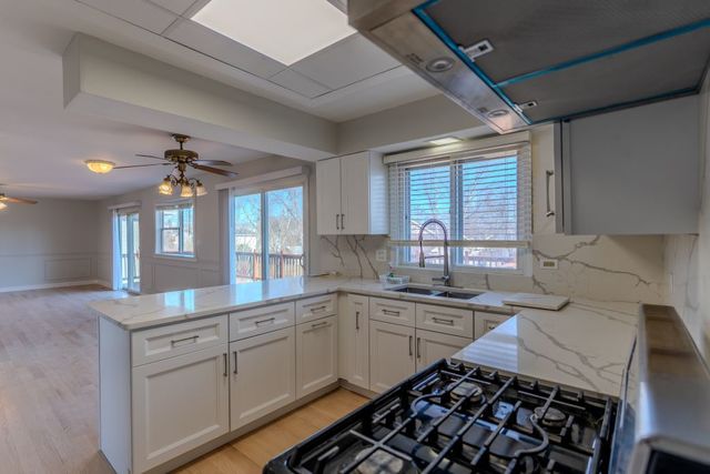 4345 Mumford Drive, Hoffman Estates, IL 60192