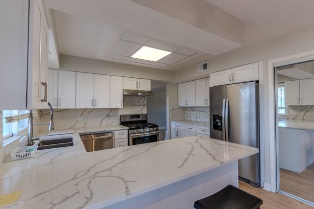 4345 Mumford Drive, Hoffman Estates, IL 60192