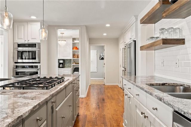 12603 Pawnee Lane, Leawood, KS 66209