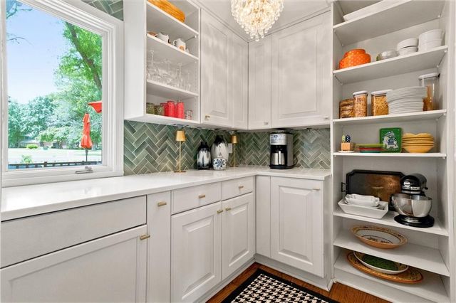 12603 Pawnee Lane, Leawood, KS 66209