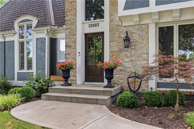 12603 Pawnee Lane, Leawood, KS 66209