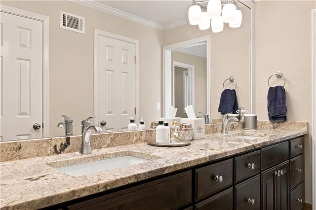 12603 Pawnee Lane, Leawood, KS 66209