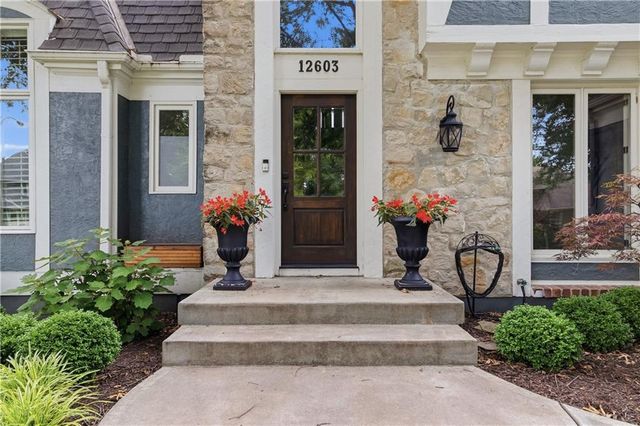 12603 Pawnee Lane, Leawood, KS 66209