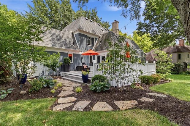 12603 Pawnee Lane, Leawood, KS 66209