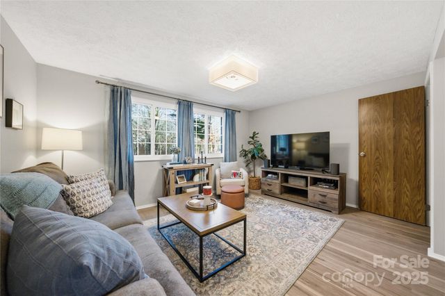 1235 Scaleybark Road C, Charlotte, NC 28209