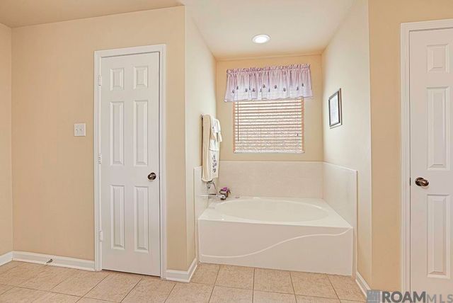 26184 Glenbrooke Dr, Denham Springs, LA 70726