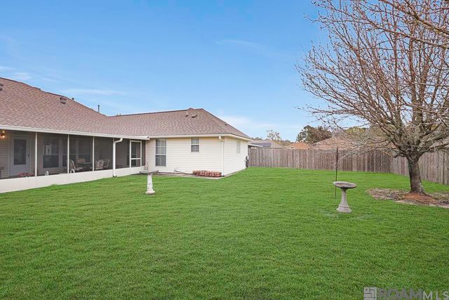 26184 Glenbrooke Dr, Denham Springs, LA 70726