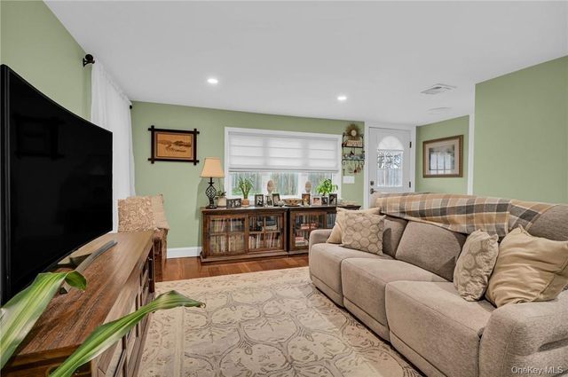 24 Baldwin Lane, Mahopac, NY 10541