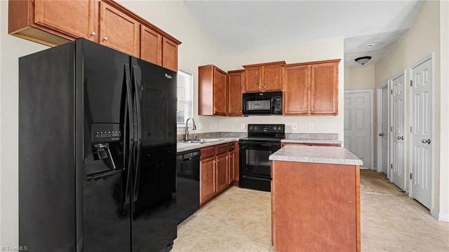 634 Meadowtop Circle, Burlington, NC 27217