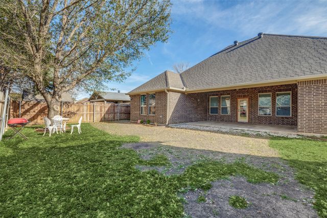 2325 Brookdale Drive, Arlington, TX 76014