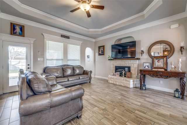 2325 Brookdale Drive, Arlington, TX 76014
