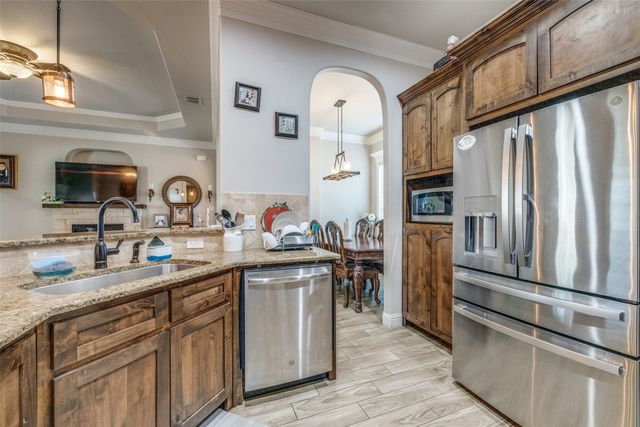 2325 Brookdale Drive, Arlington, TX 76014