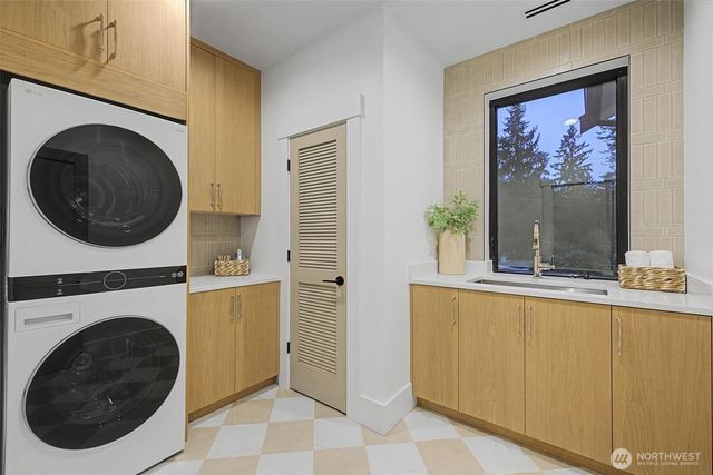 14515 SE 20th Place, Bellevue, WA 98007