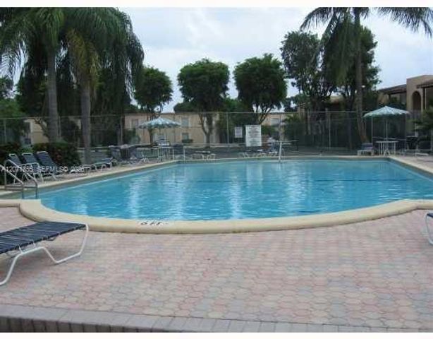 10740 N Kendall Drive L-14, Miami, FL 33176