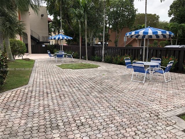 10740 N Kendall Drive L-14, Miami, FL 33176